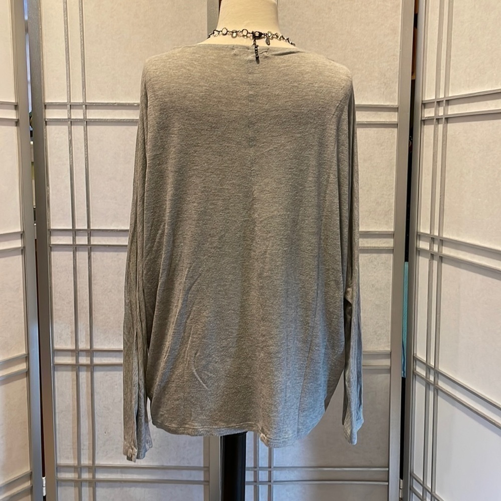 *Zenna Gray Top - Size 2X - Picture 2 of 4